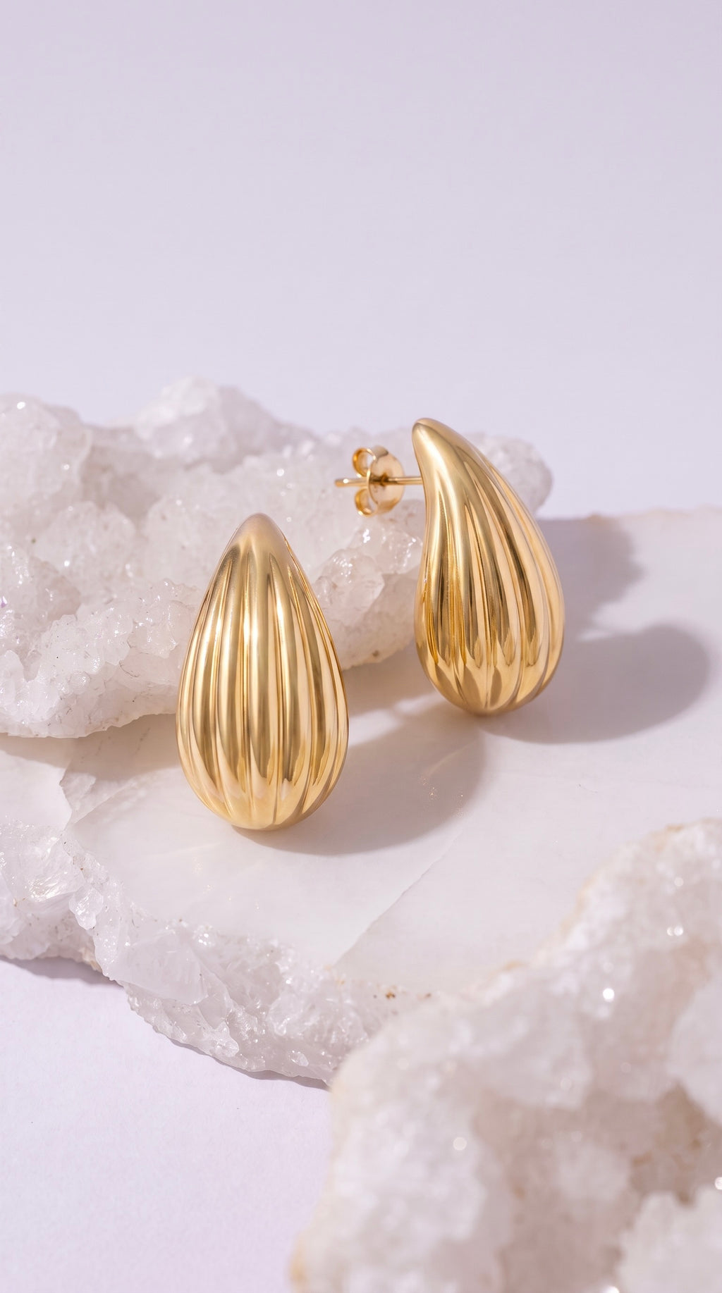 18K Yellow Gold Teardrop Stud Earring