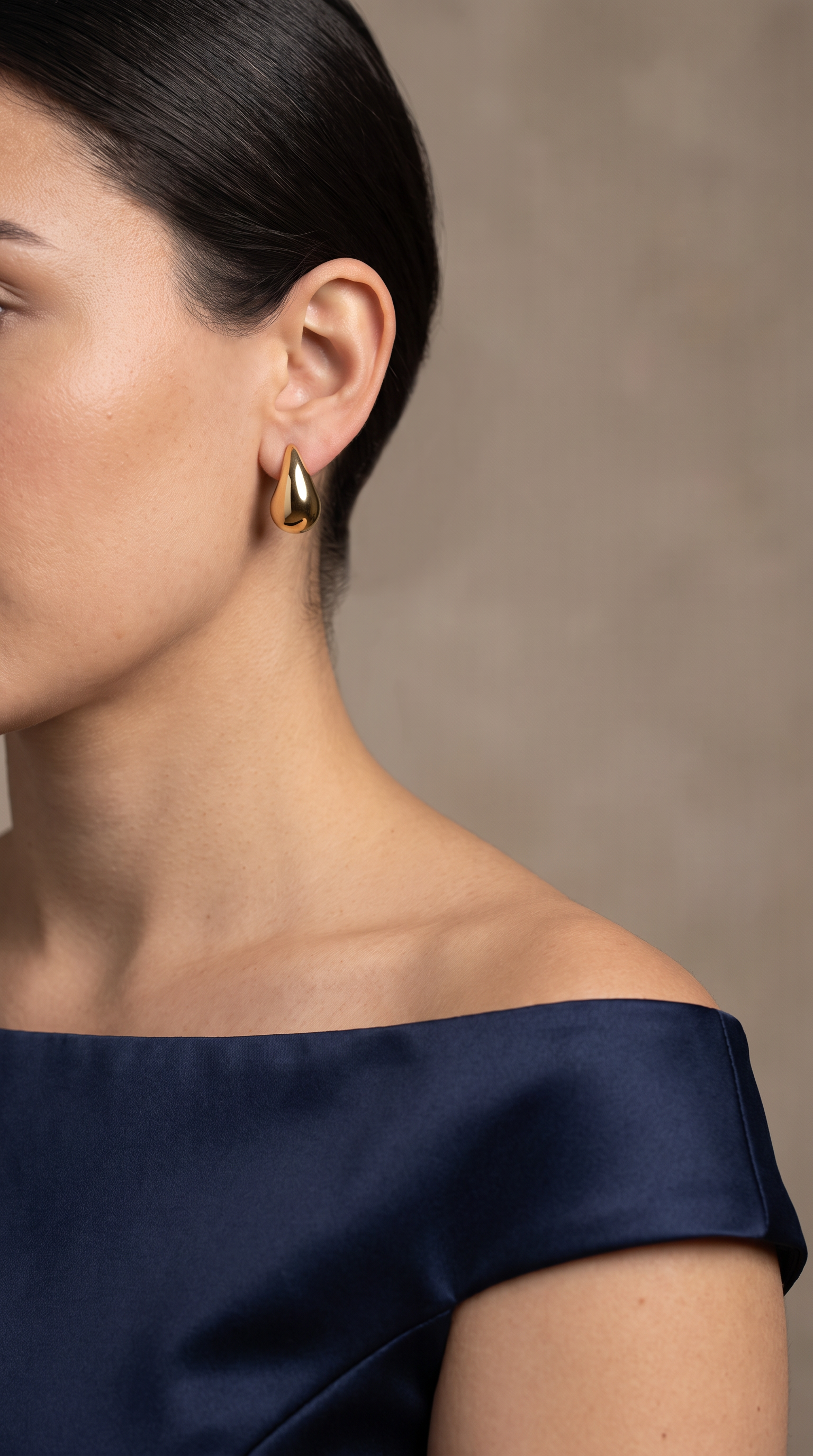 18K Yellow Gold Teardrop Stud Earring