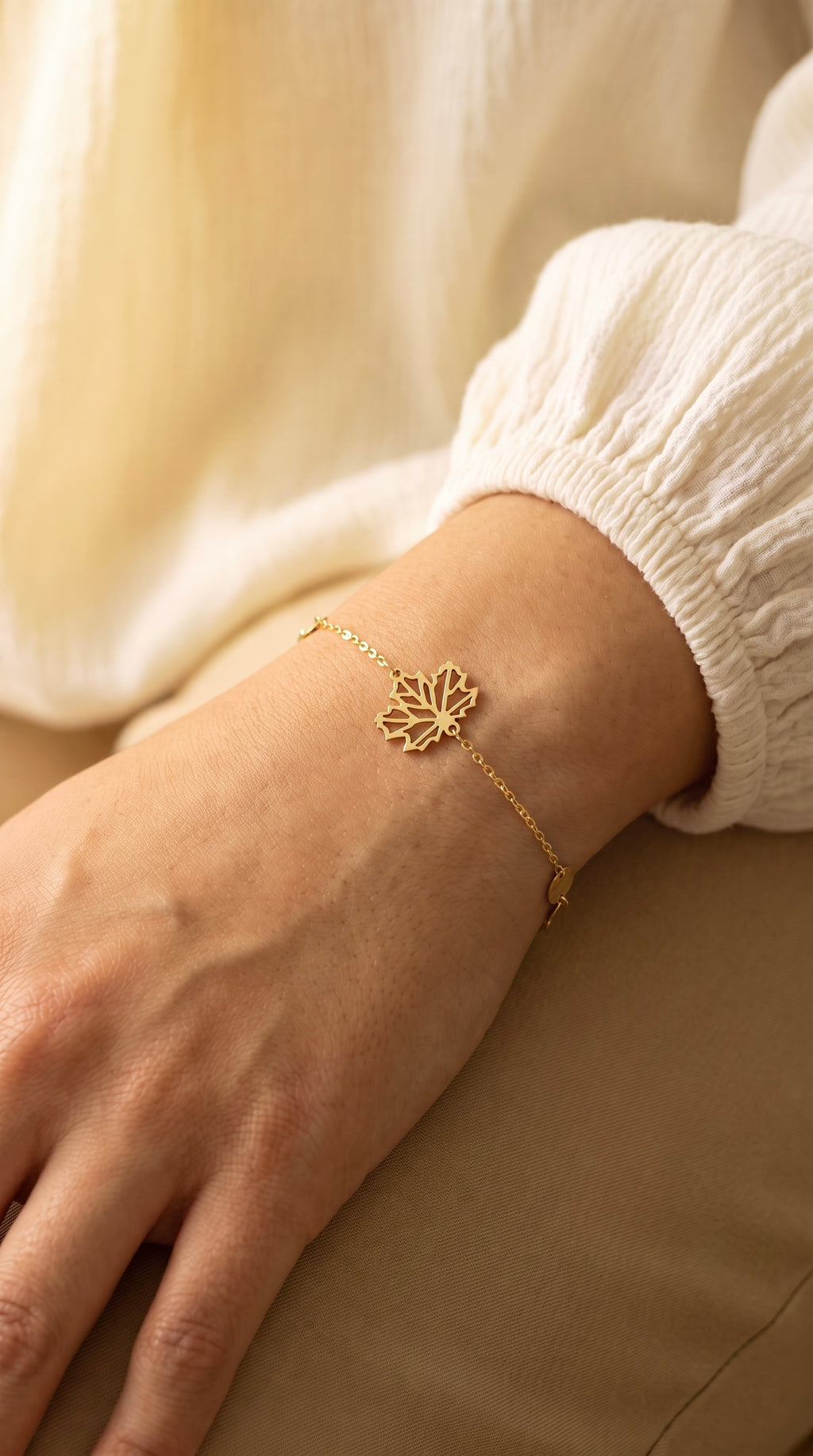 18K Yellow Gold Maple Leaf Chain Bracelet