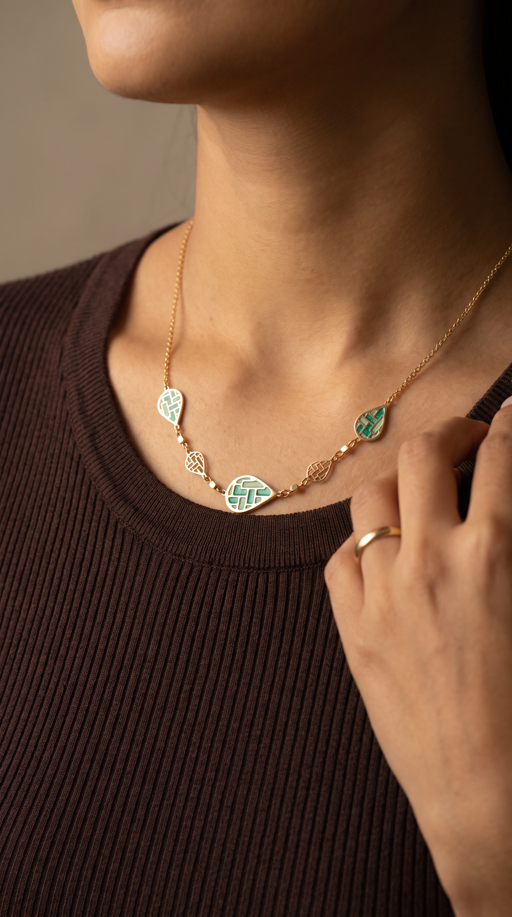18K Yellow Gold Green Enamel Teardrop Chain Necklace
