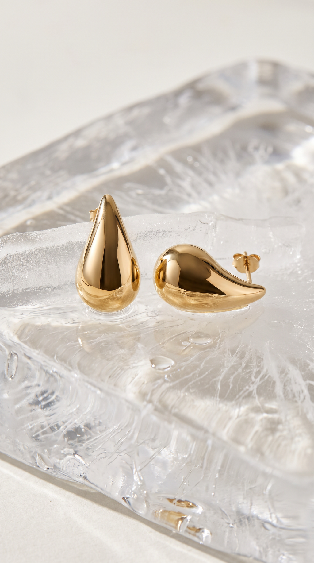 18K Yellow Gold Teardrop Stud Earring