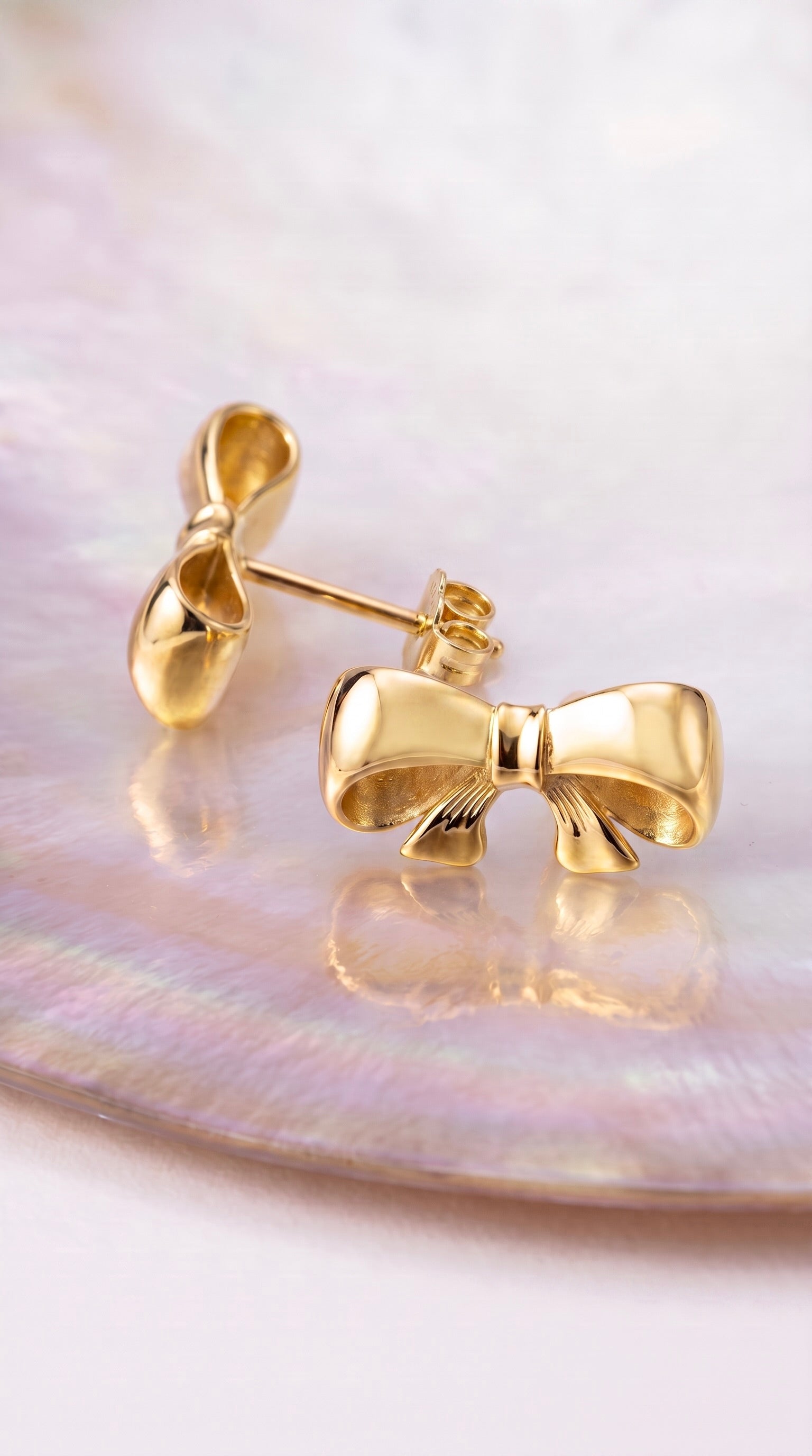 18K Yellow Gold Bow Stud Earring