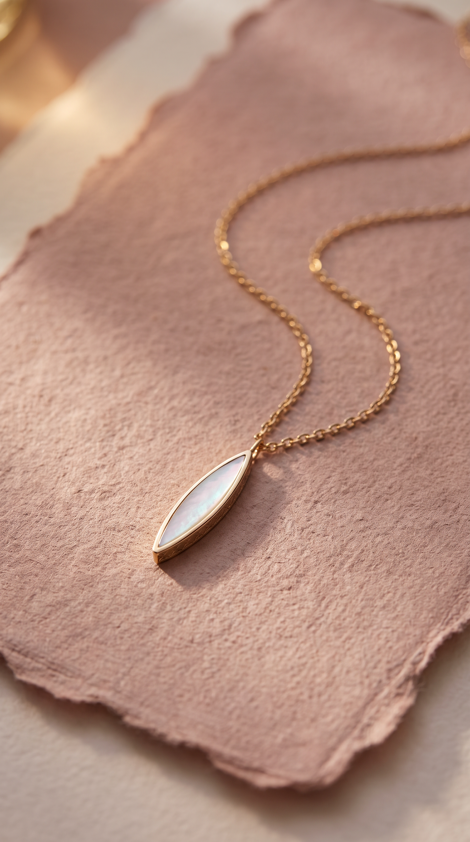 18K Yellow Gold Mother Of Pearl Necklace