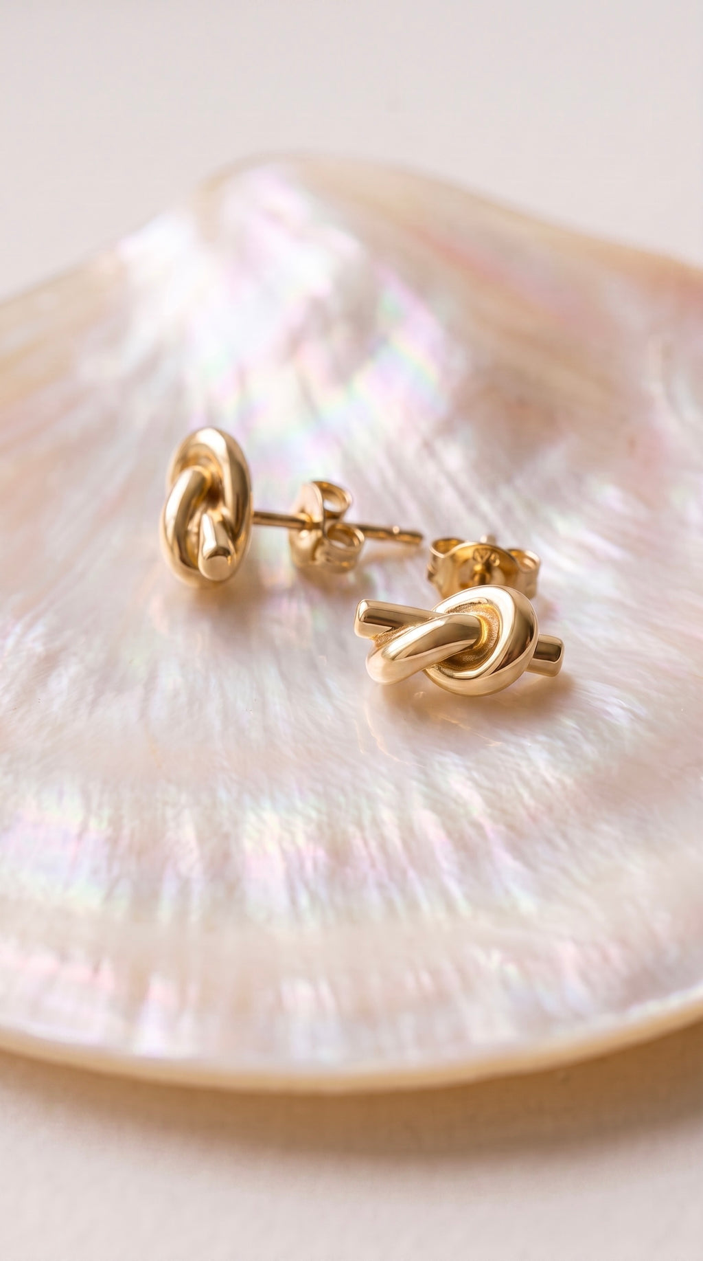 18K Yellow Gold Knot Stud Earring