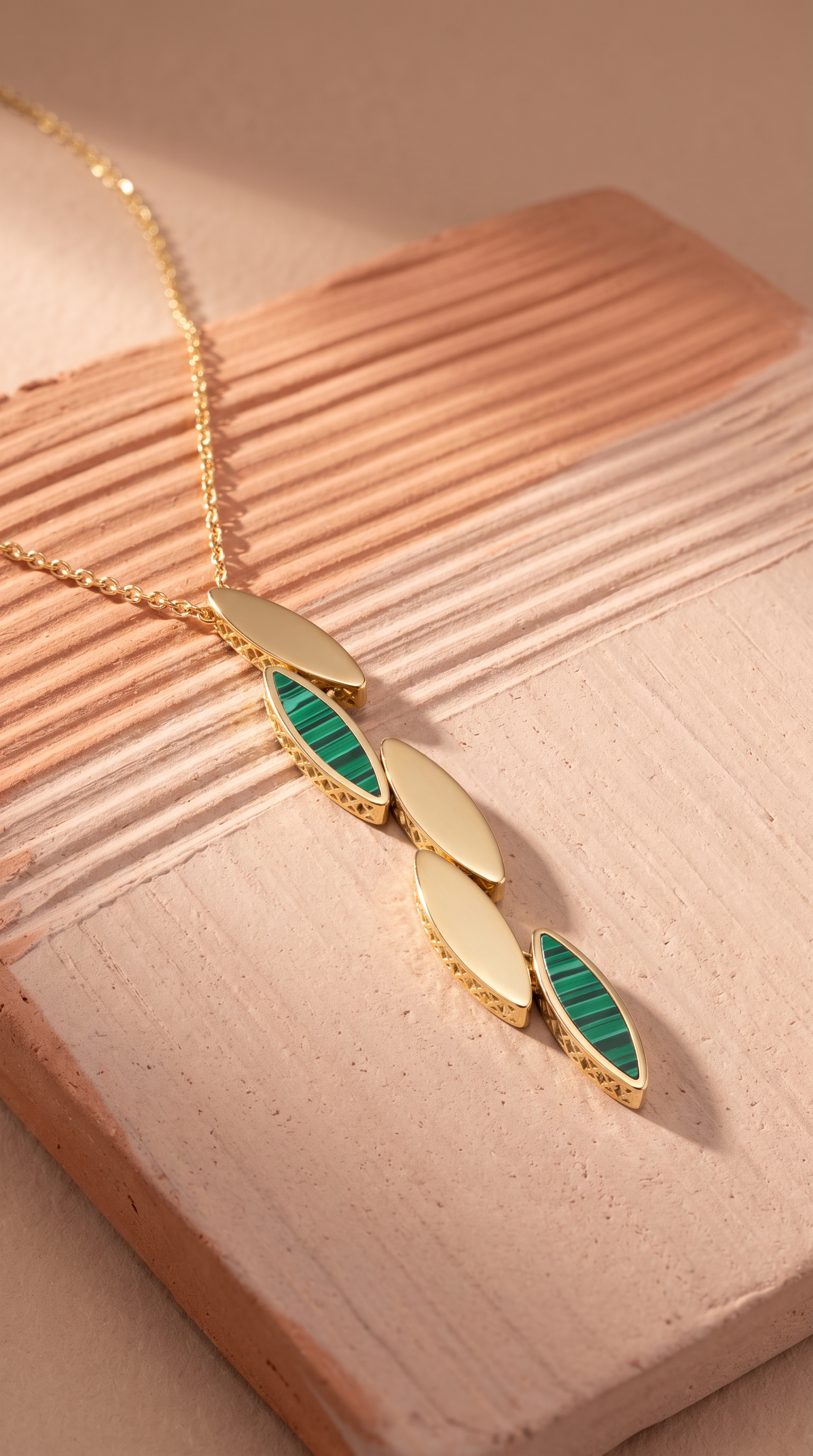 18K Yellow Gold Malachite Dangle Chain Necklace