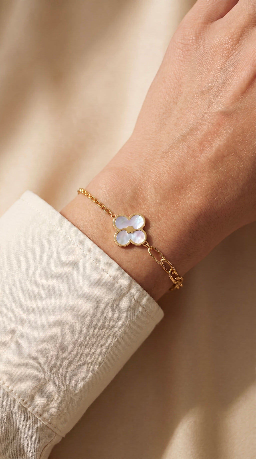 18K Yellow Gold Mother Of Pearl Clover Chain Bracelet