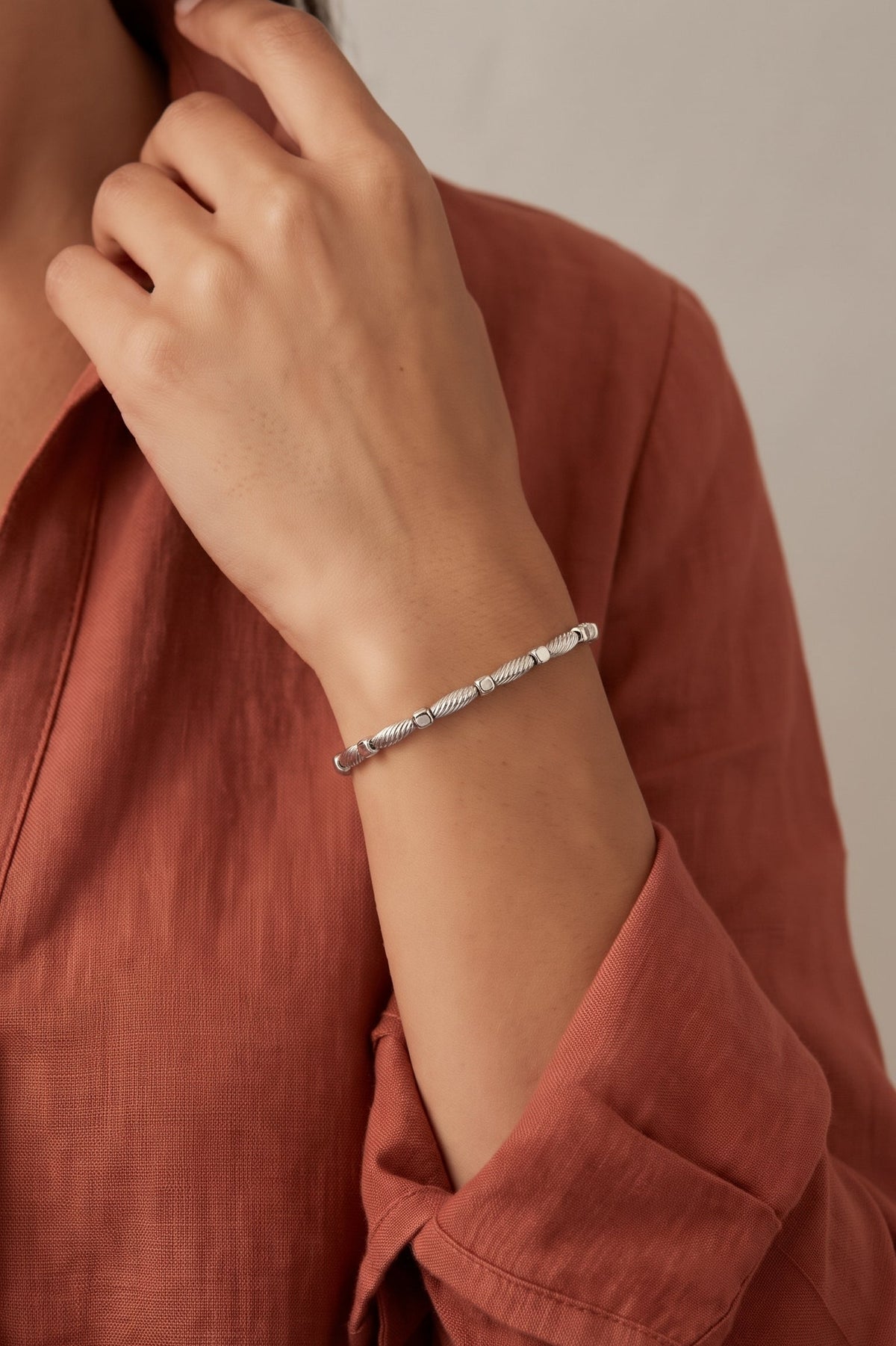 18K White Gold Bead Bangle Bracelet