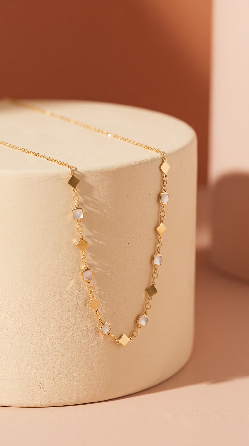 18K Yellow Gold Mother Of Pearl Chain Necklace