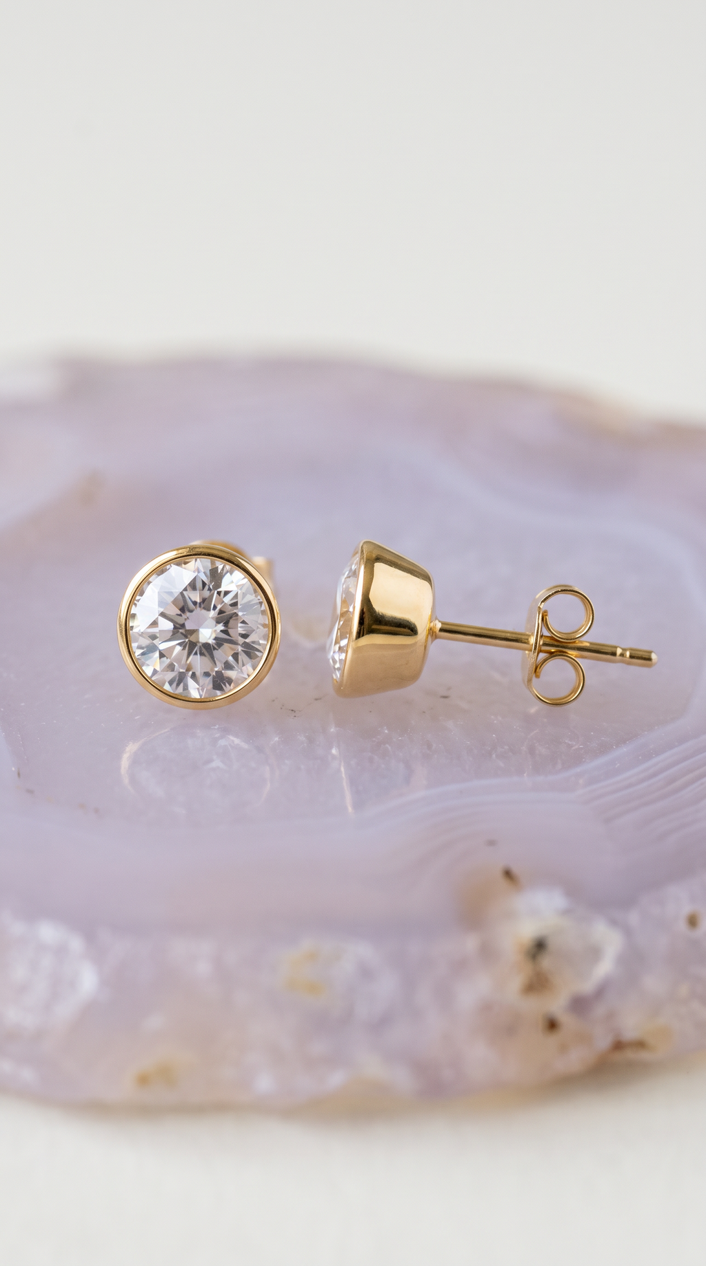 18K Yellow Gold Cubic Zirconia Circle Stud Earring