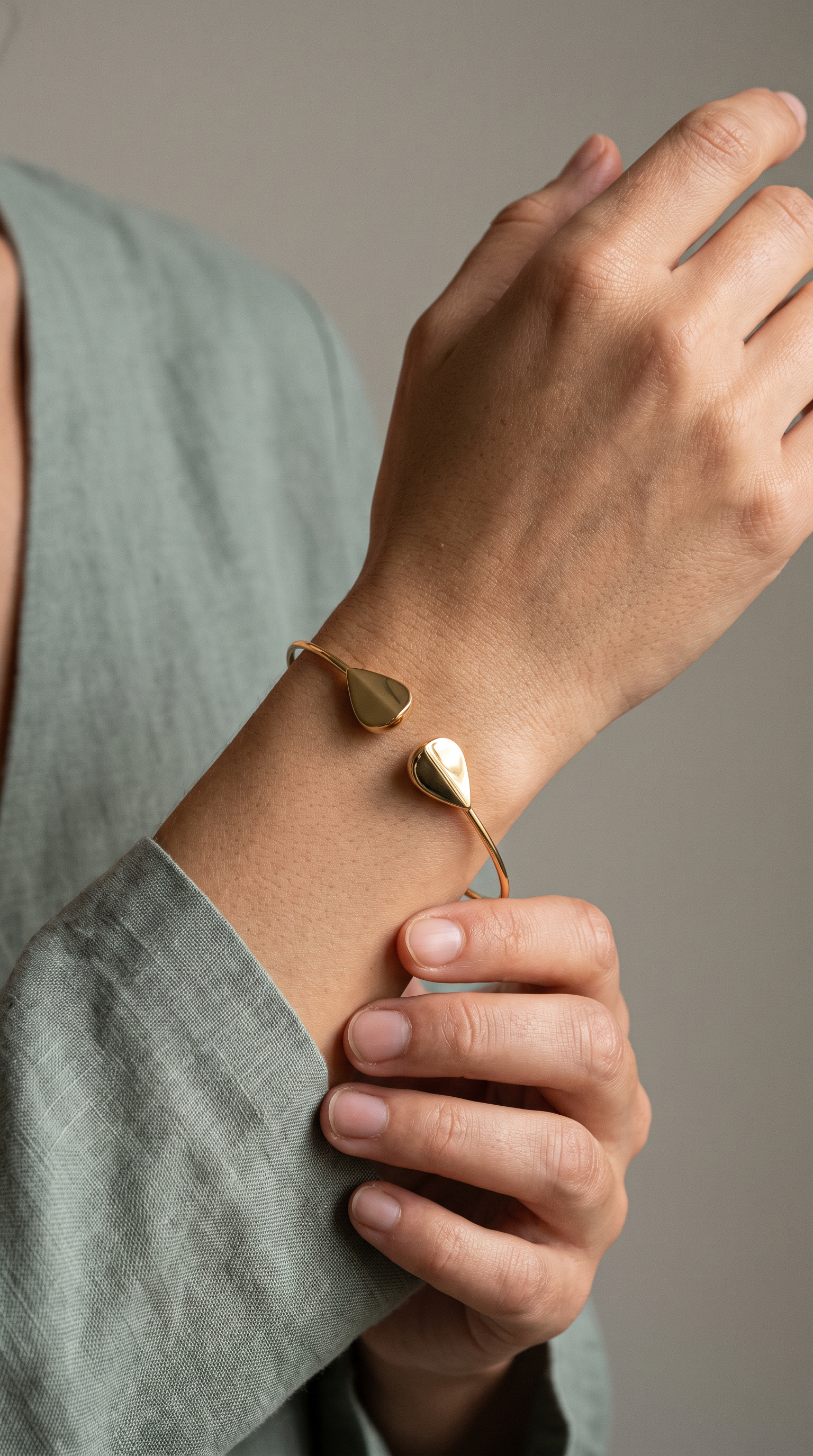 18K Yellow Gold Teardrop Cuff Bracelet