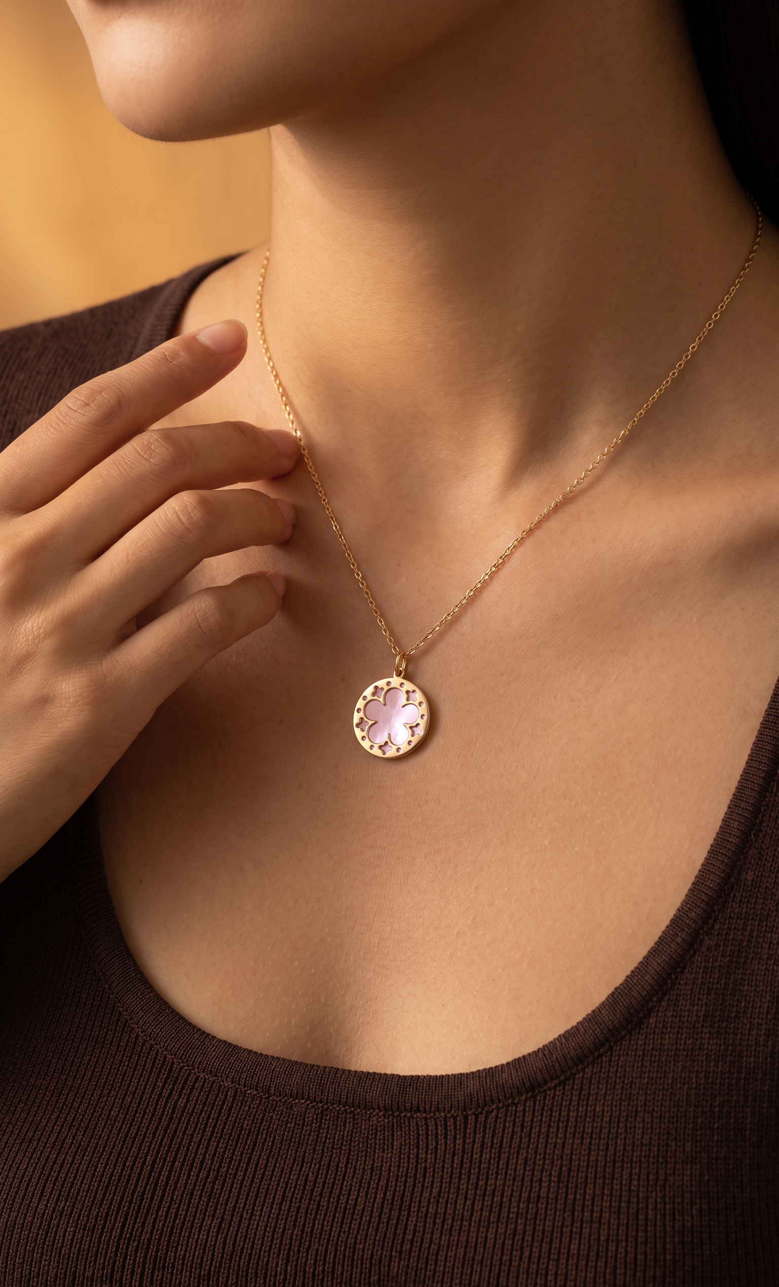 18K Yellow Gold Reversible Mother Of Pearl Flower Necklace