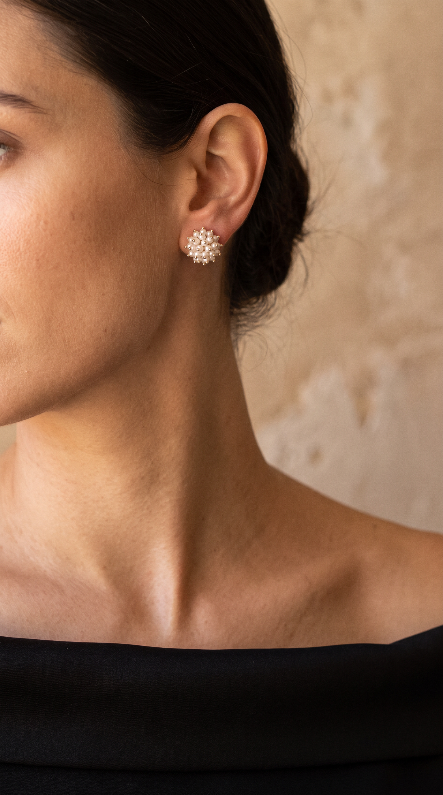 18K Yellow Gold White Pearls Stud Earring
