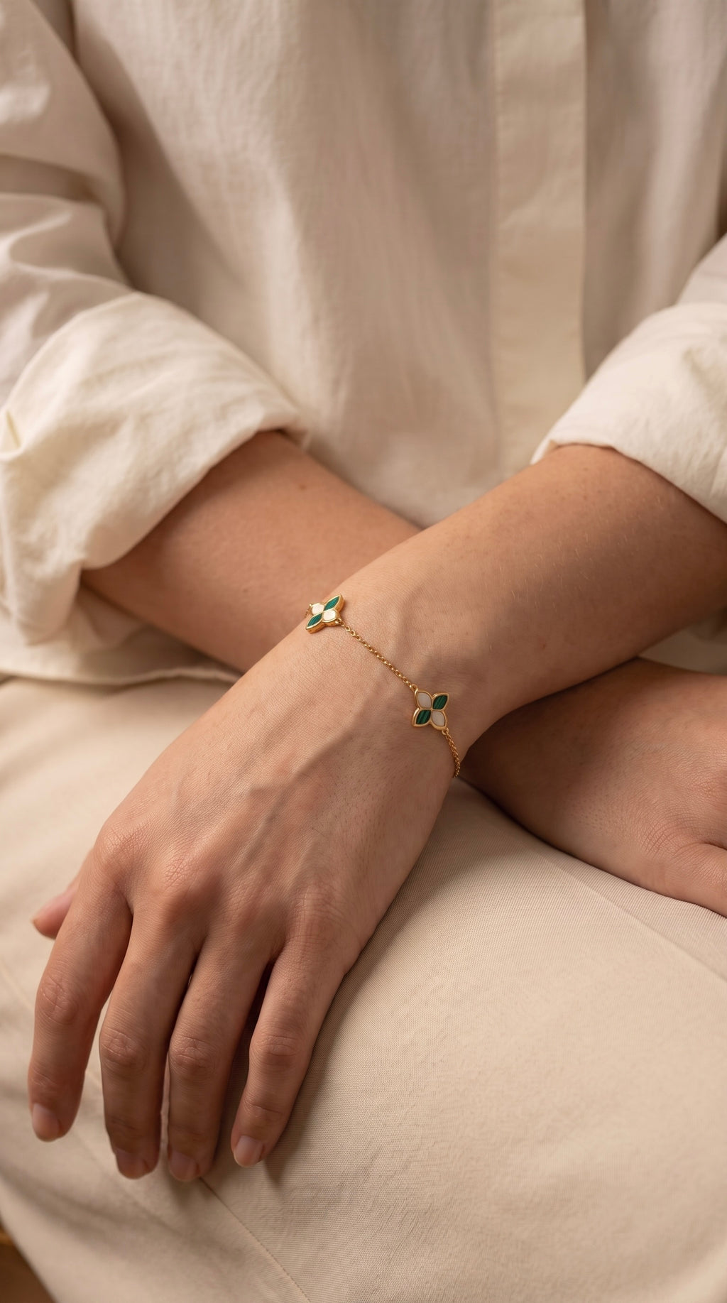 18K Yellow Gold Mother Of Pearl & Malachite Chain Bracelet