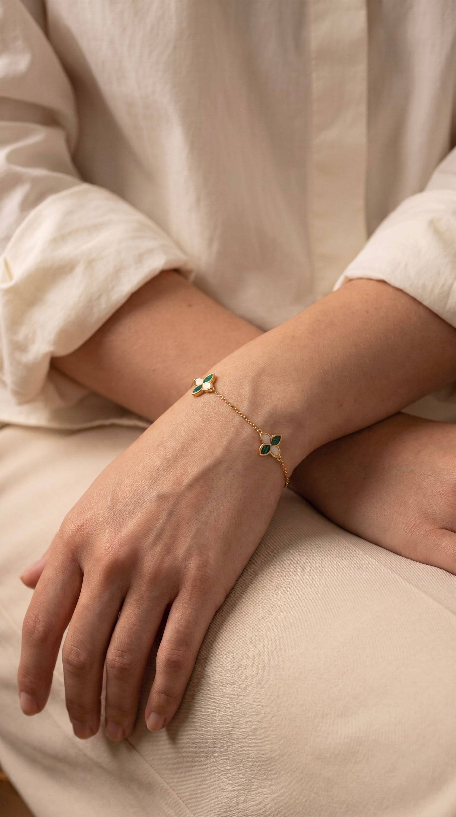18K Yellow Gold Mother Of Pearl & Malachite Chain Bracelet