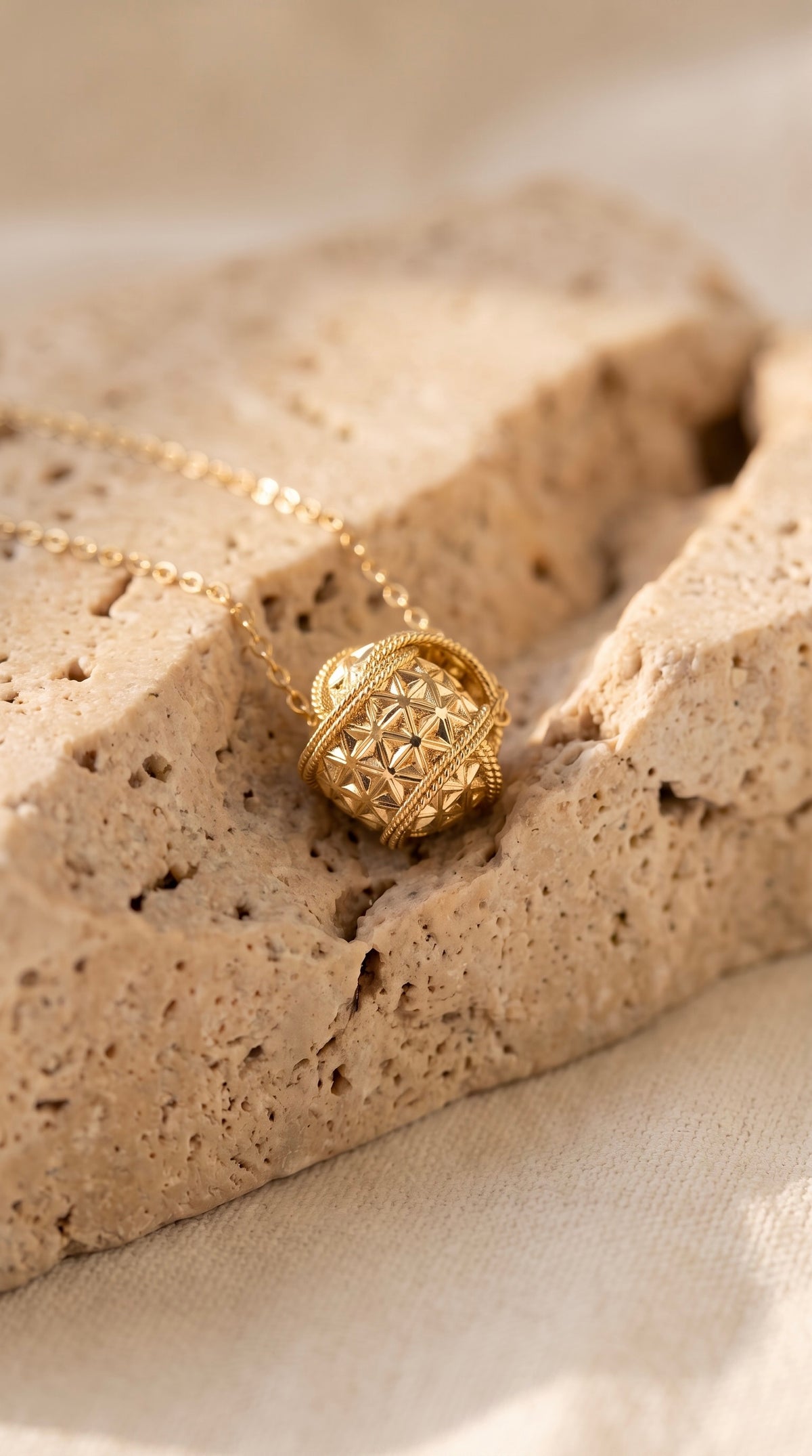 18K Yellow Gold Chain Knot Necklace