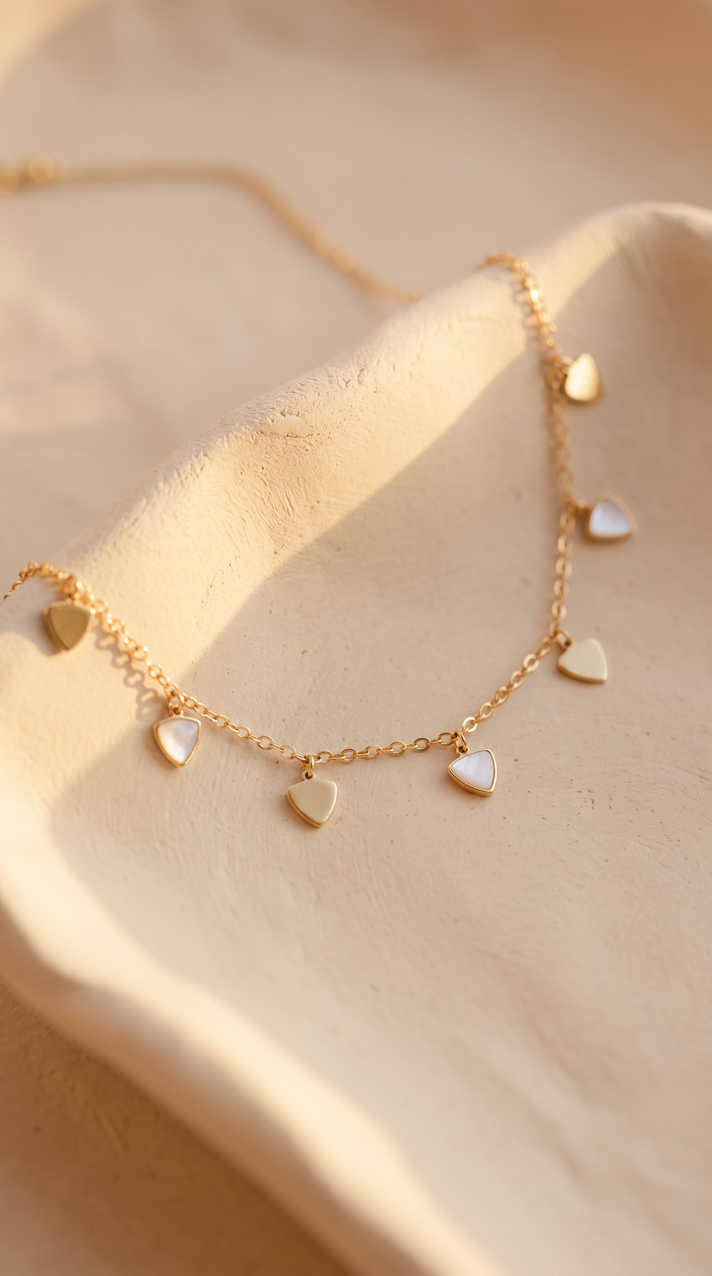 18K Yellow Gold Mother Of Pearl Chain Necklace