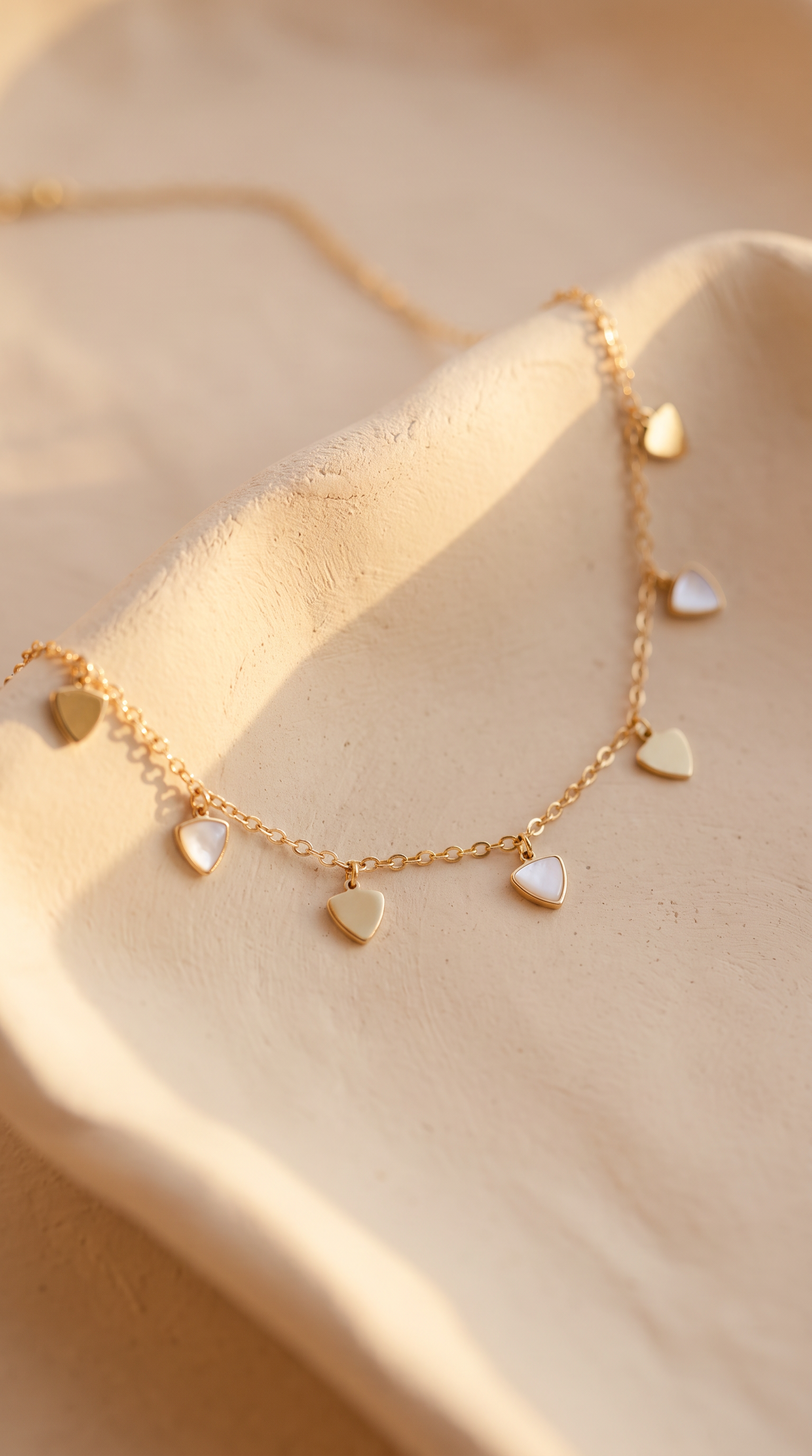 18K Yellow Gold Mother Of Pearl Chain Necklace