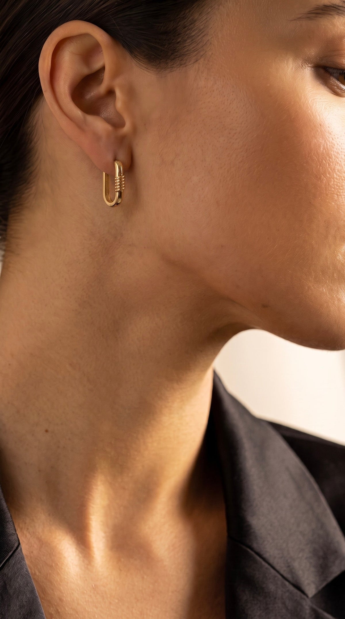 18K Yellow Gold Hoop Earring