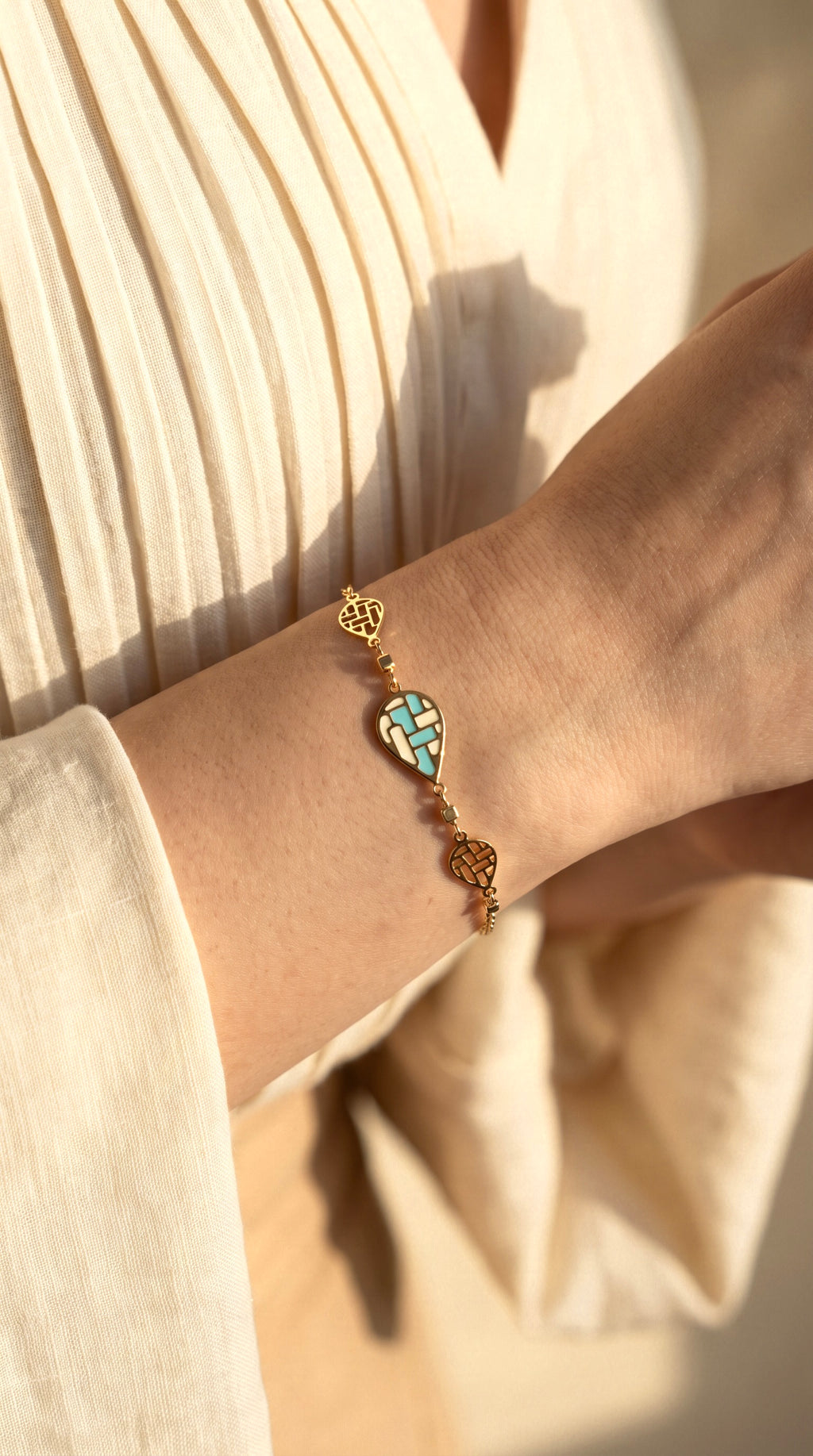 18K Yellow Gold Blue & White Enamel Teardrop Chain Bracelet