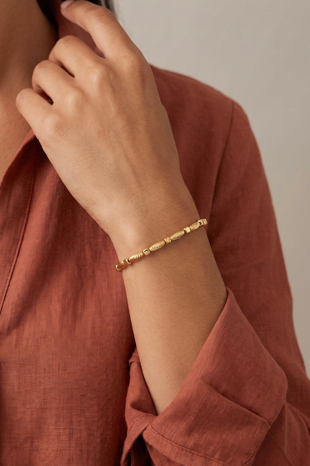 18K Yellow Gold Bead Bangle Bracelet