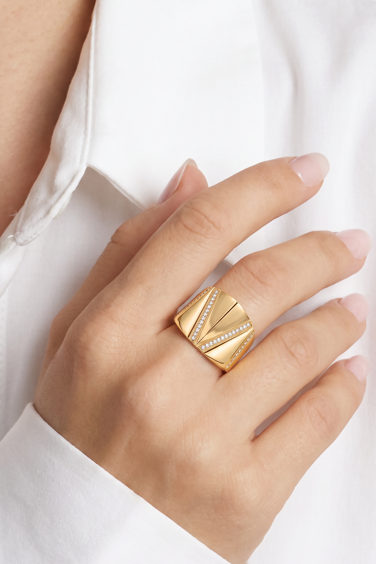 18K Yellow Gold Cubic Zirconia Ring
