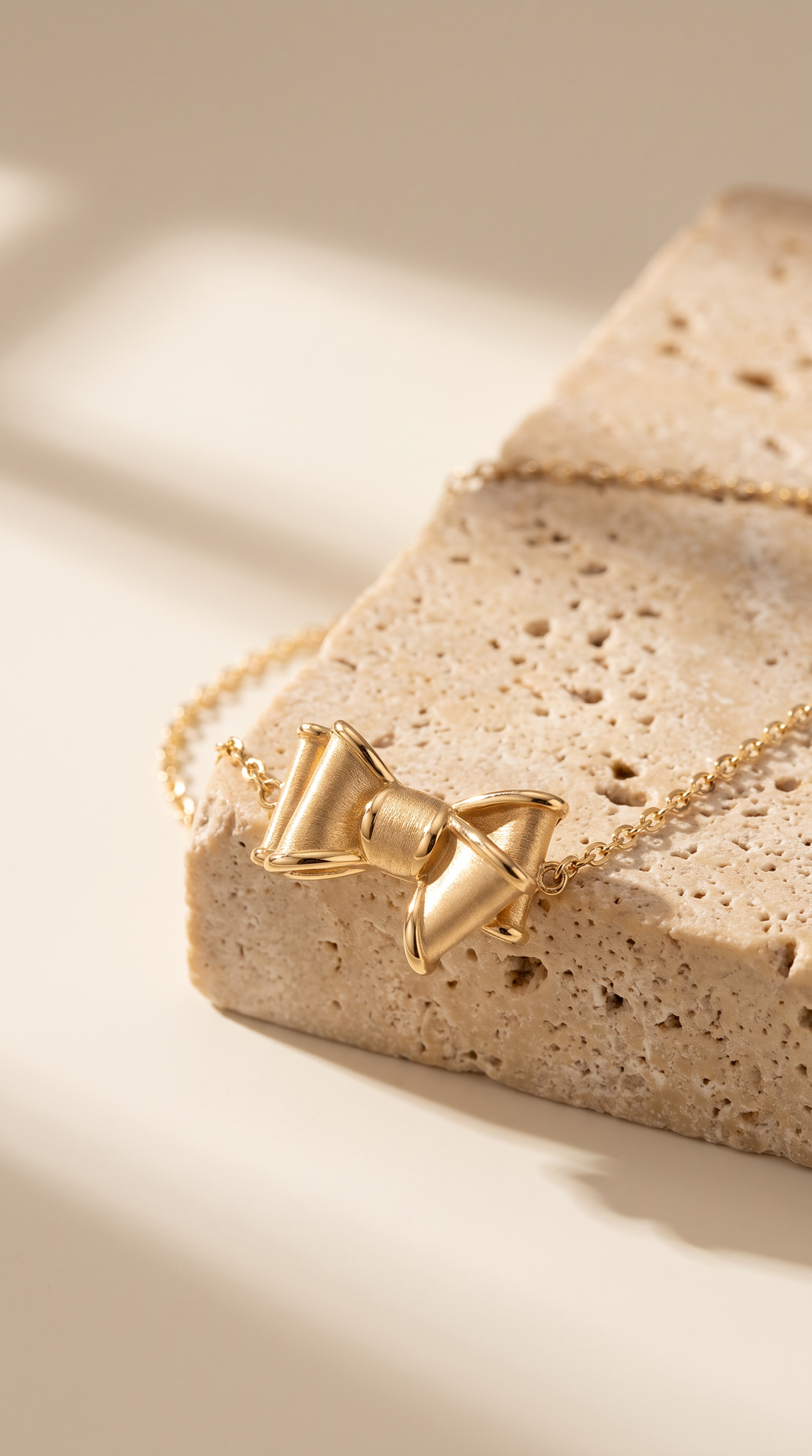 18K Yellow Gold Bow Chain Bracelet
