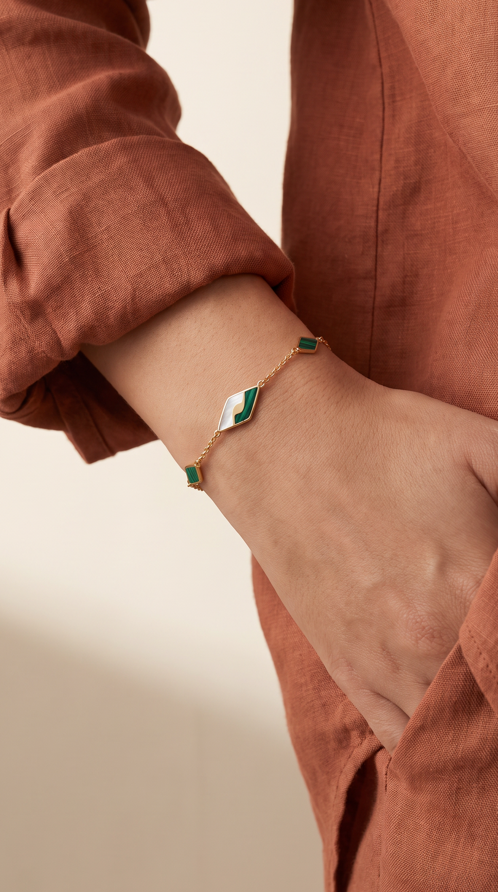 18K Yellow Gold Mother Of Pearl & Malachite Chain Bracelet