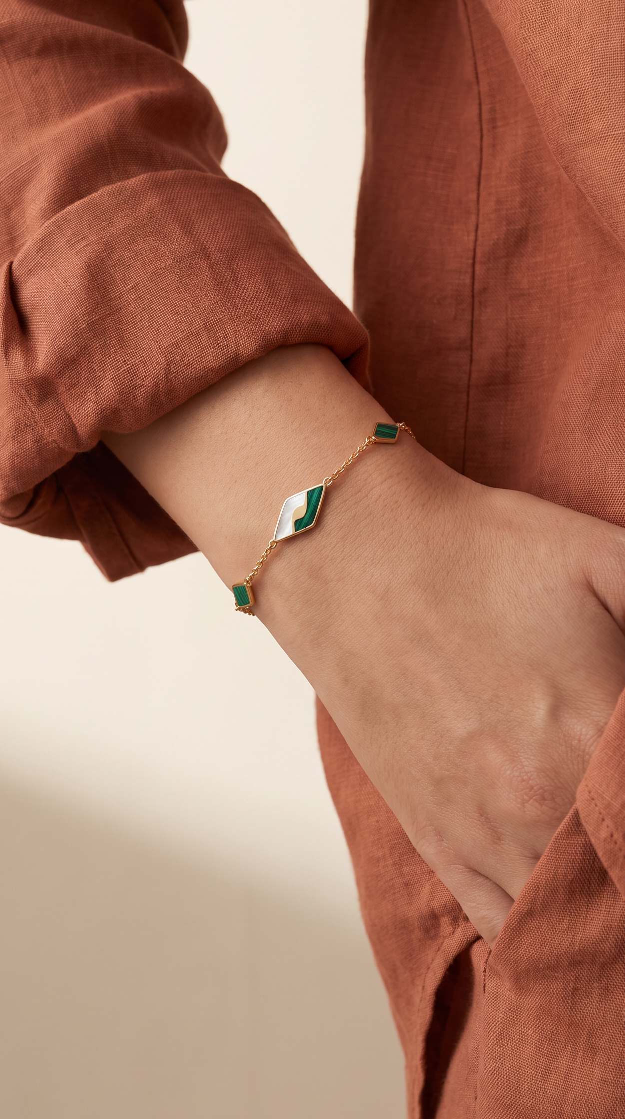 18K Yellow Gold Mother Of Pearl & Malachite Chain Bracelet