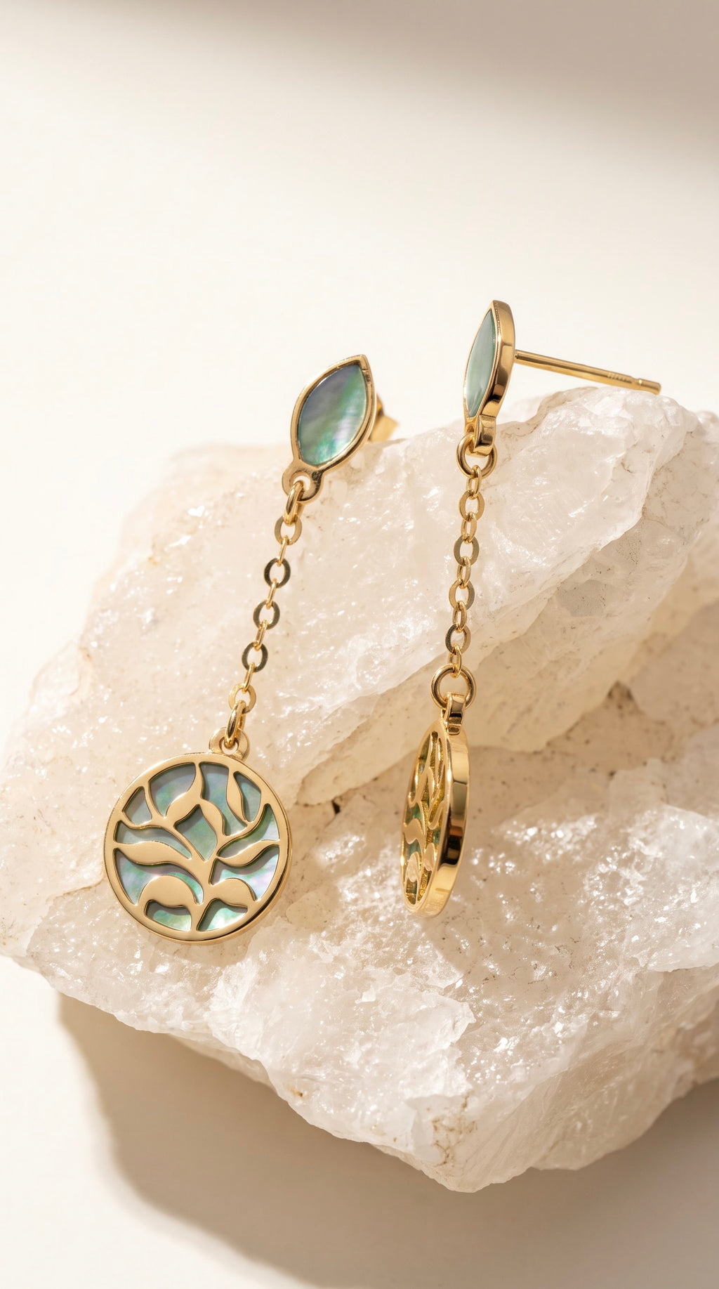 18K Yellow Gold Mother Of Pearl Dangle Earring