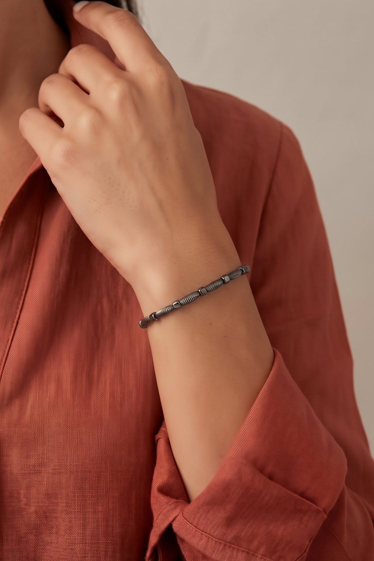 18K Gold Black Rhodium Bead Bangle Bracelet