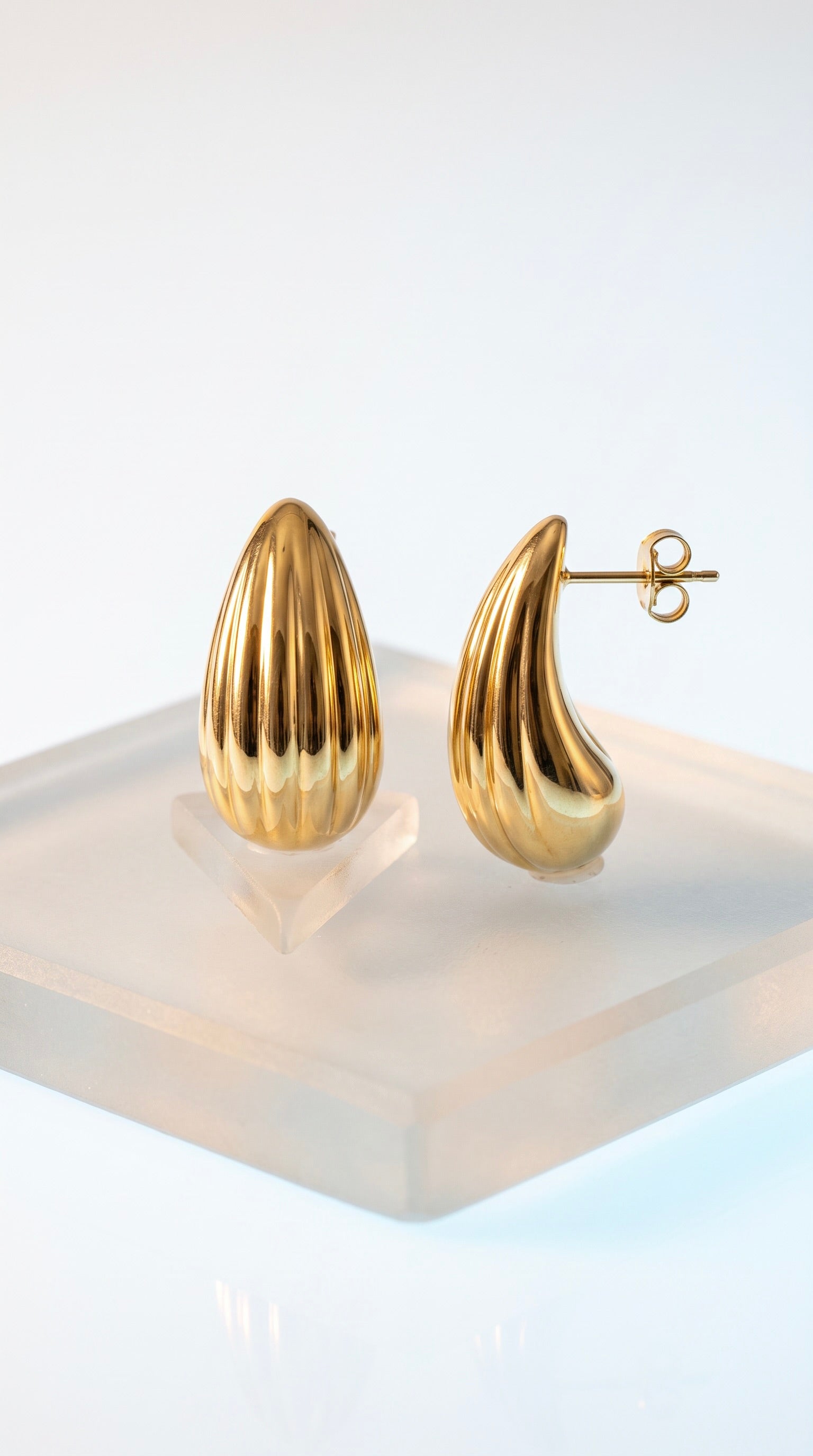 18K Yellow Gold Stud Earring