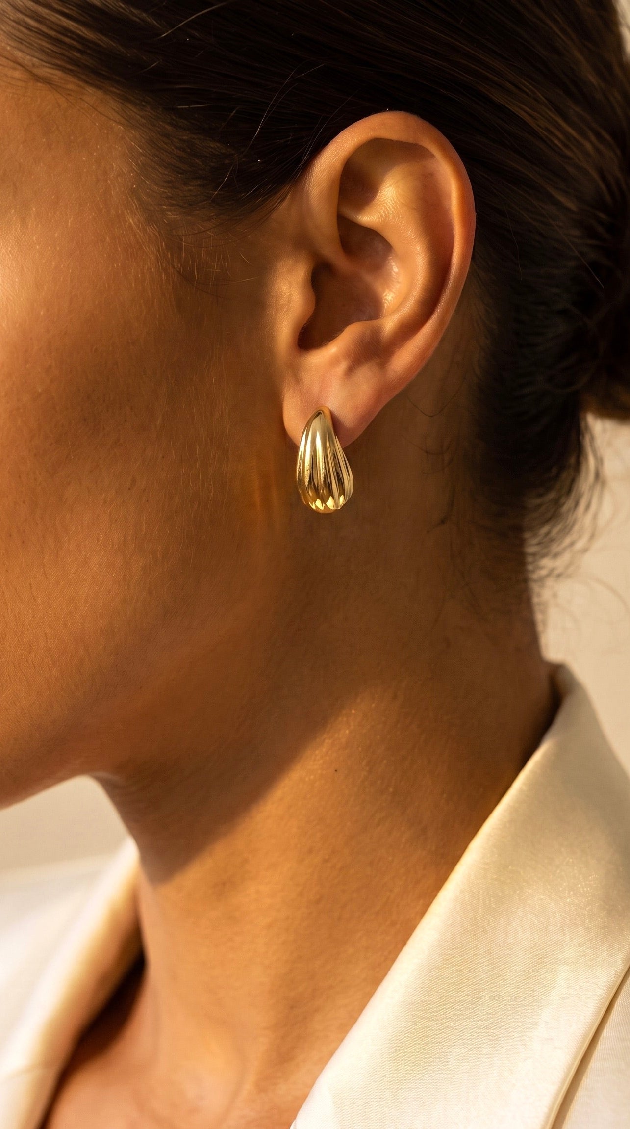 18K Yellow Gold Teardrop Stud Earring