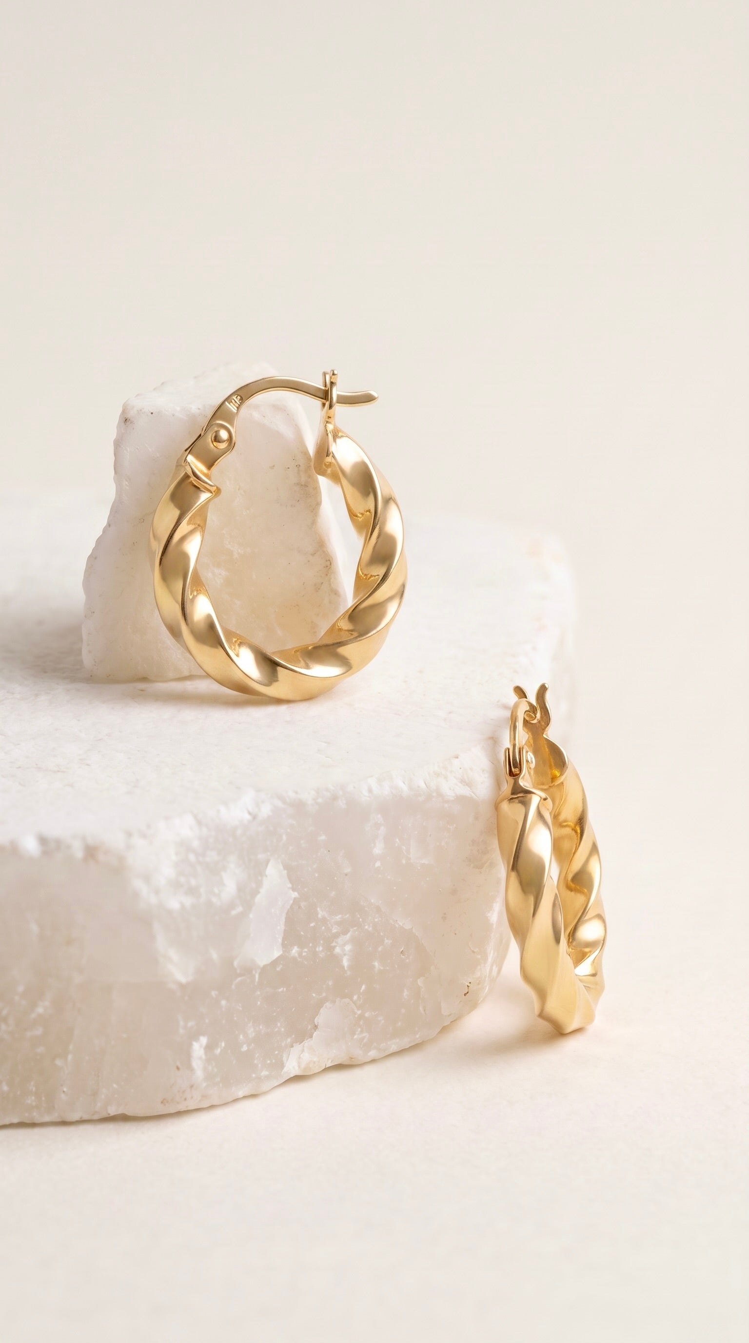 18K Yellow Gold Twisted Circle Hoop Earrings