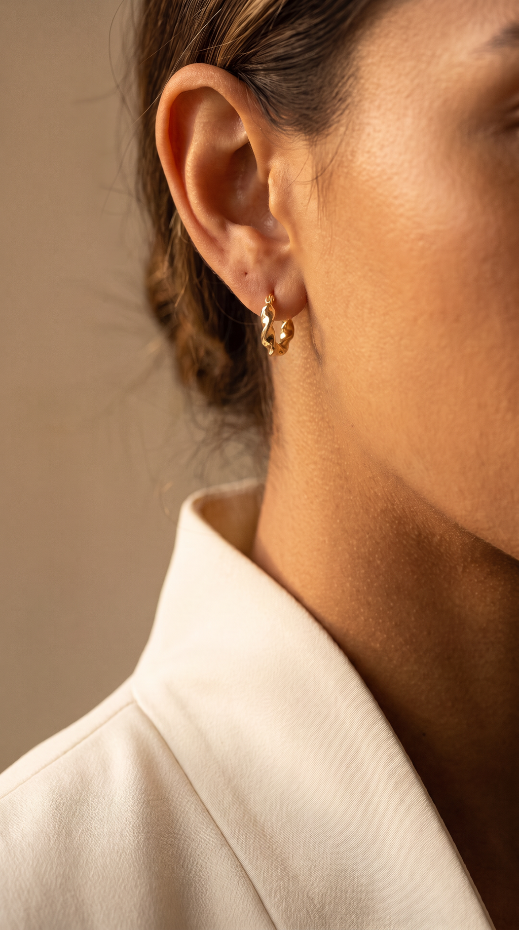 18K Yellow Gold Twisted Circle Hoop Earring