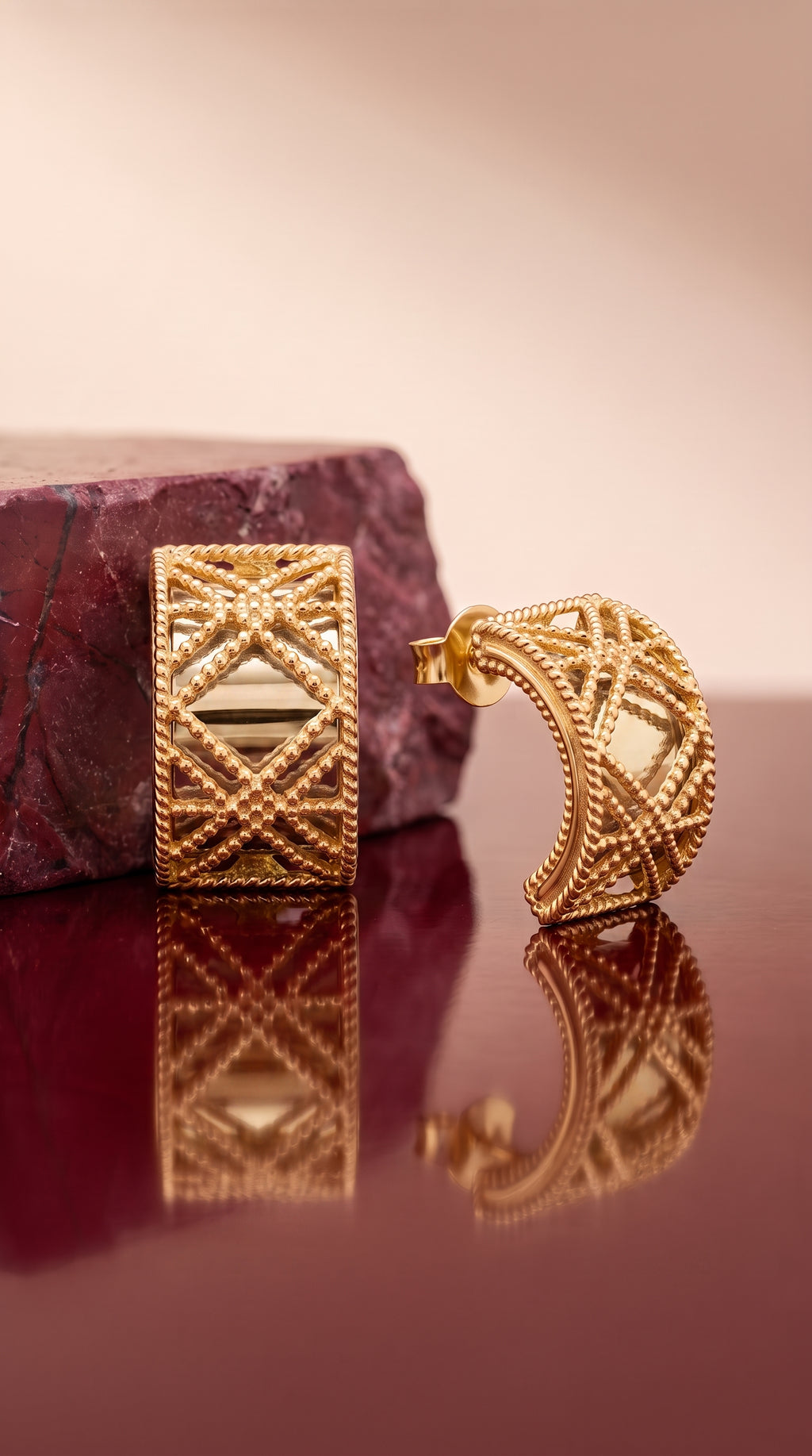 18K Yellow Gold Earring