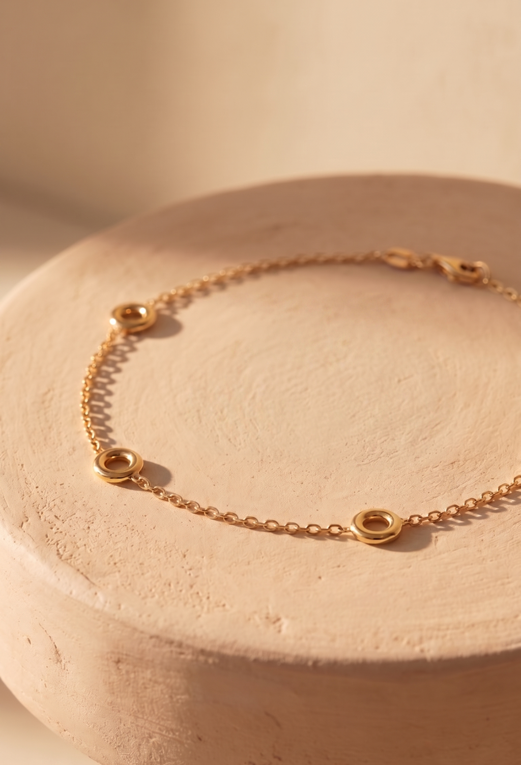 18K Yellow Gold Circle Bracelet