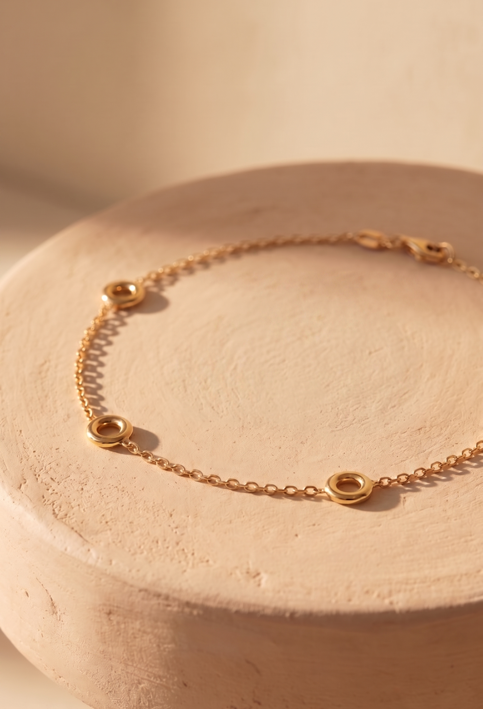 18K Yellow Gold Circle Bracelet