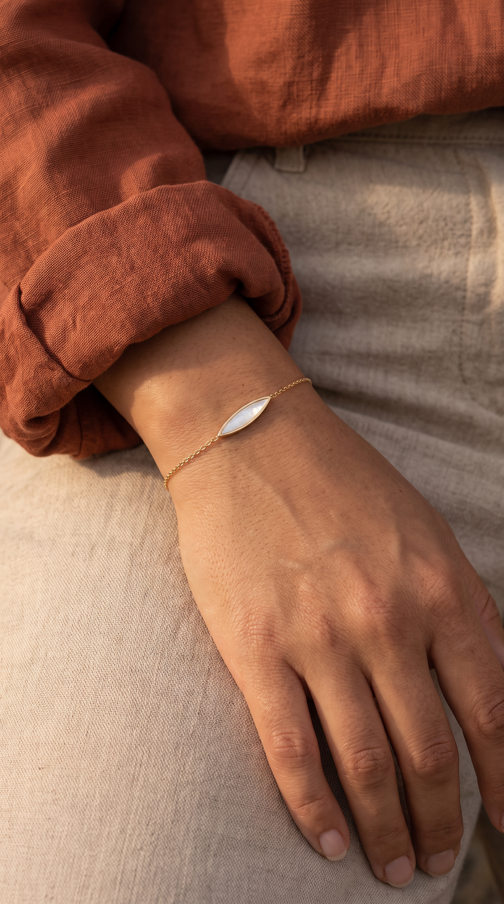 18K Yellow Gold Mother Of Pearl Bracelet