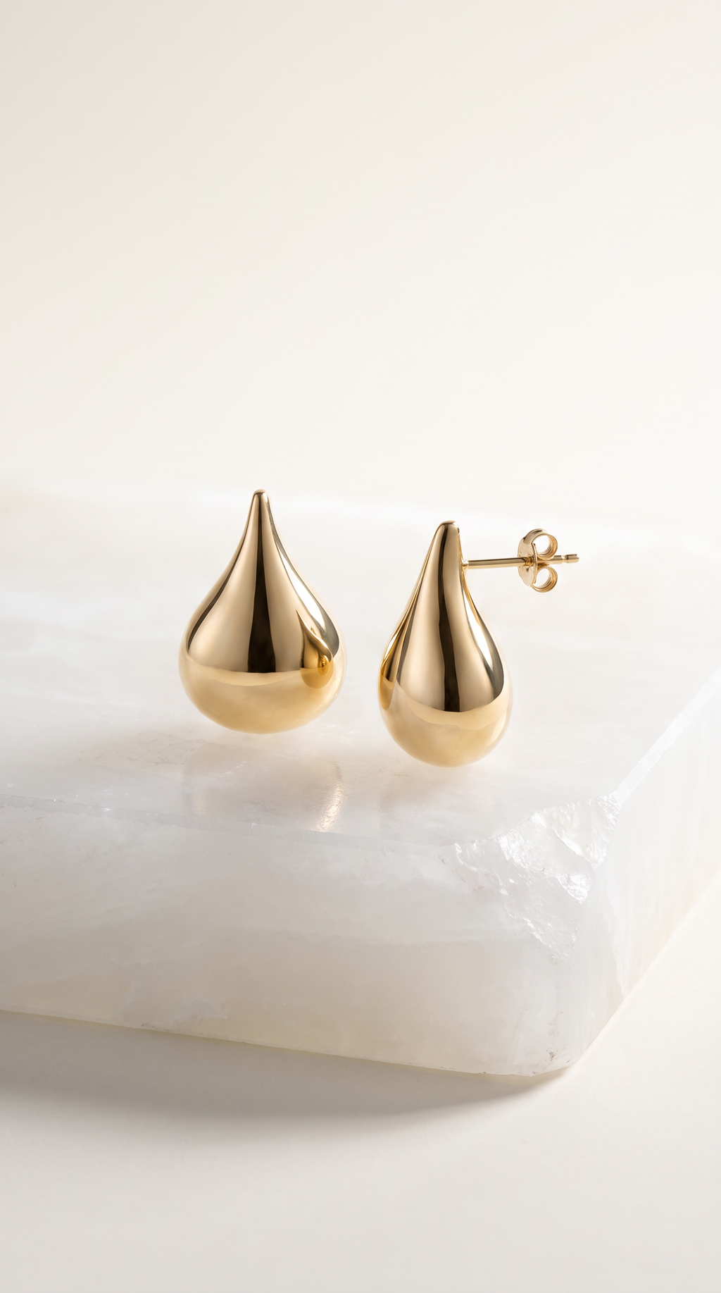 18K Yellow Gold Stud Earring