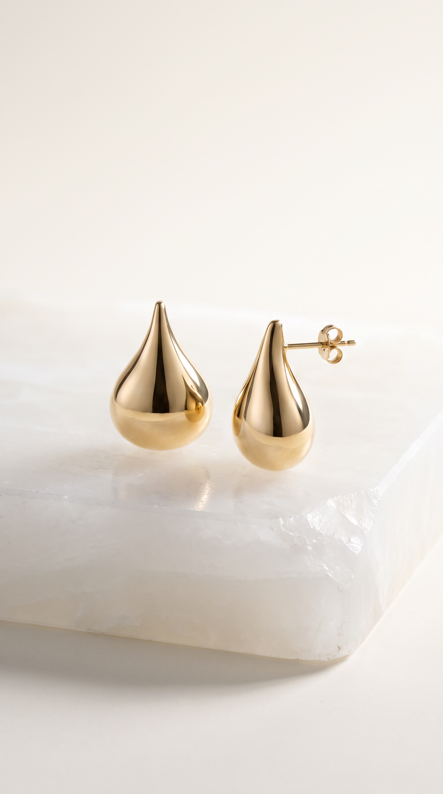 18K Yellow Gold Stud Earring