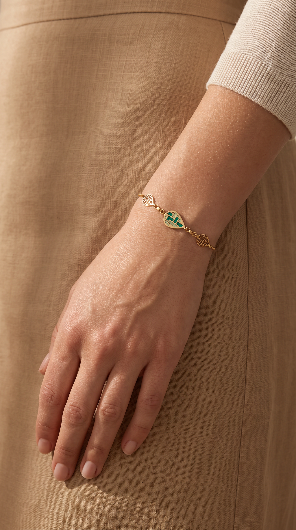 18K Yellow Gold Green Enamel Teardrop Chain Bracelet
