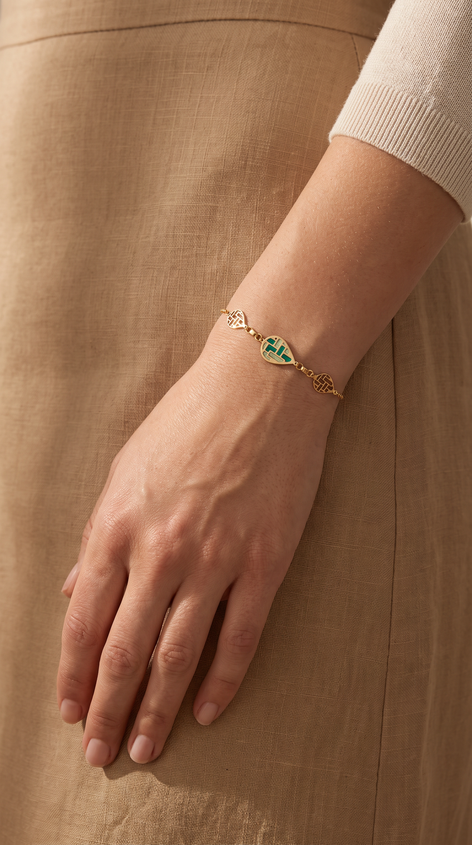 18K Yellow Gold Green Enamel Teardrop Chain Bracelet