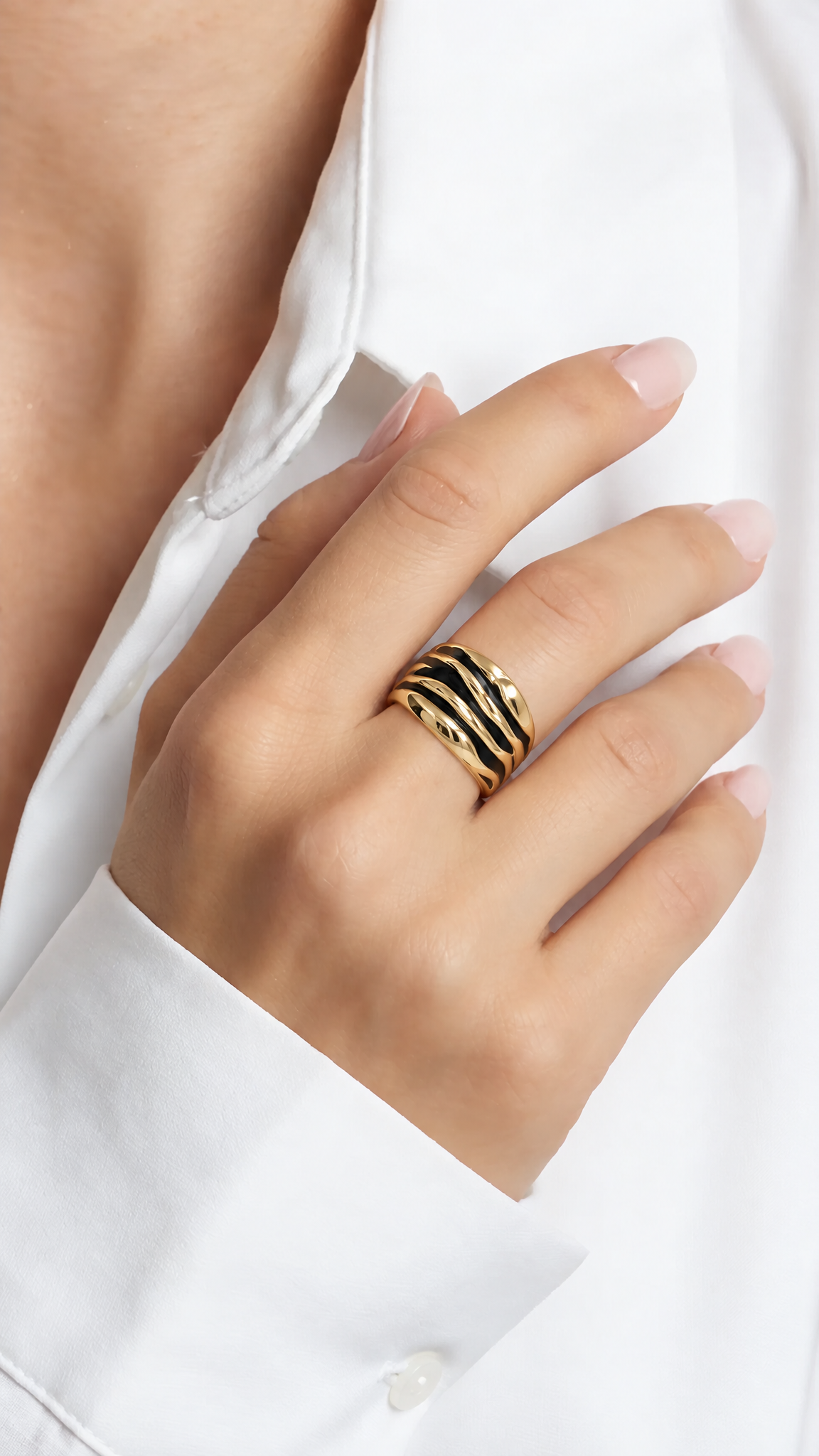 18K Yellow Gold Black Enamel Ring