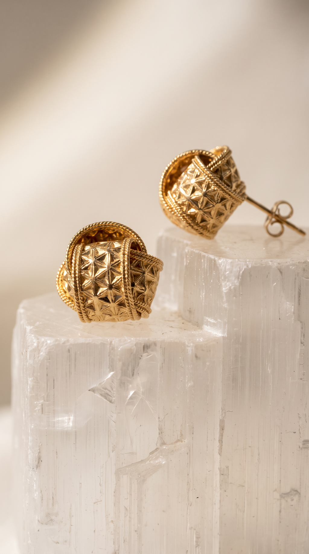 18K Yellow Gold Stud Earring
