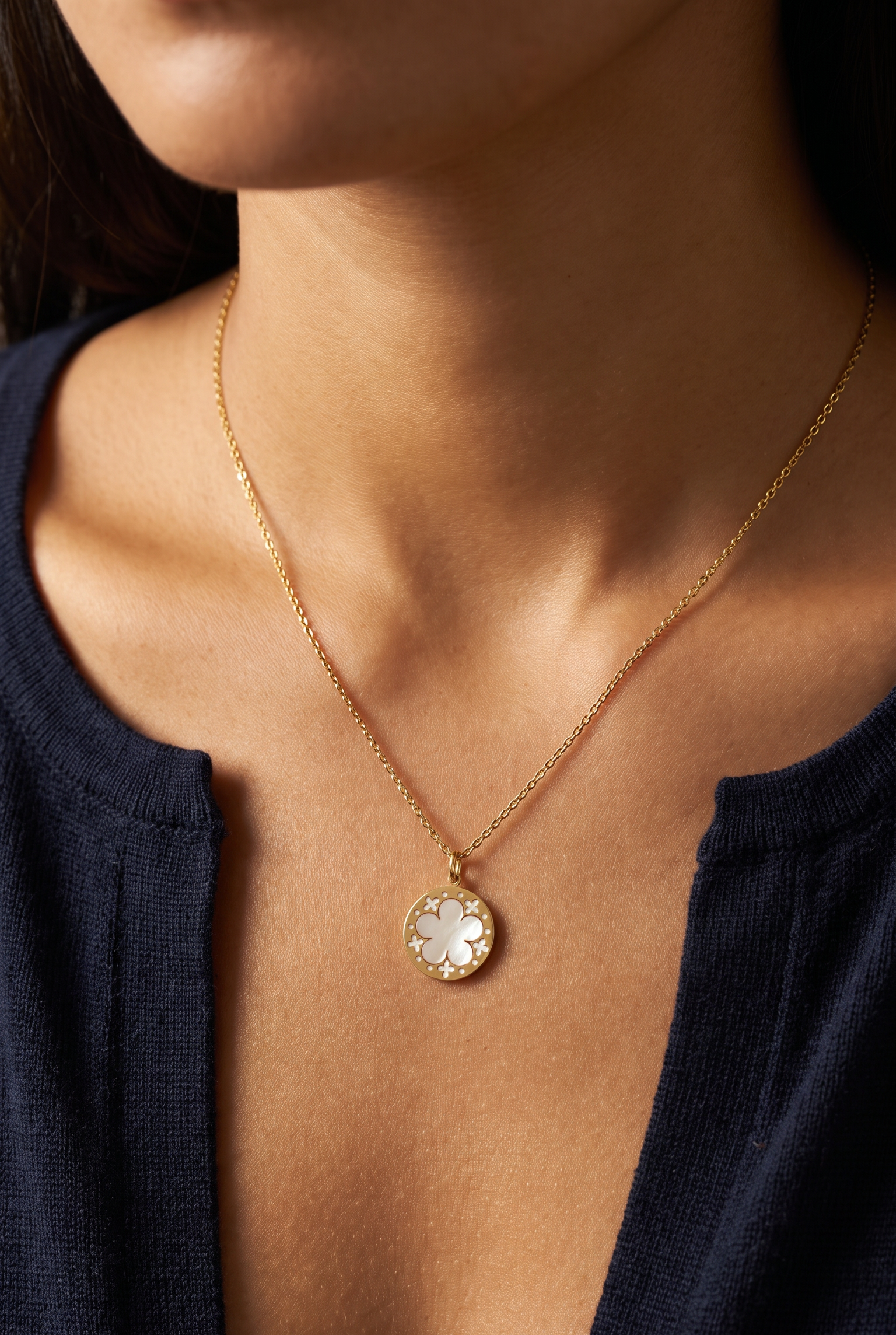 18K Yellow Gold Reversible Mother Of Pearl Flower Necklace