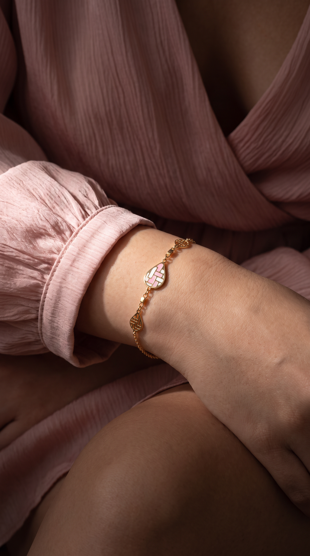 18K Yellow Gold Pink & White Enamel Teardrop Chain Bracelet