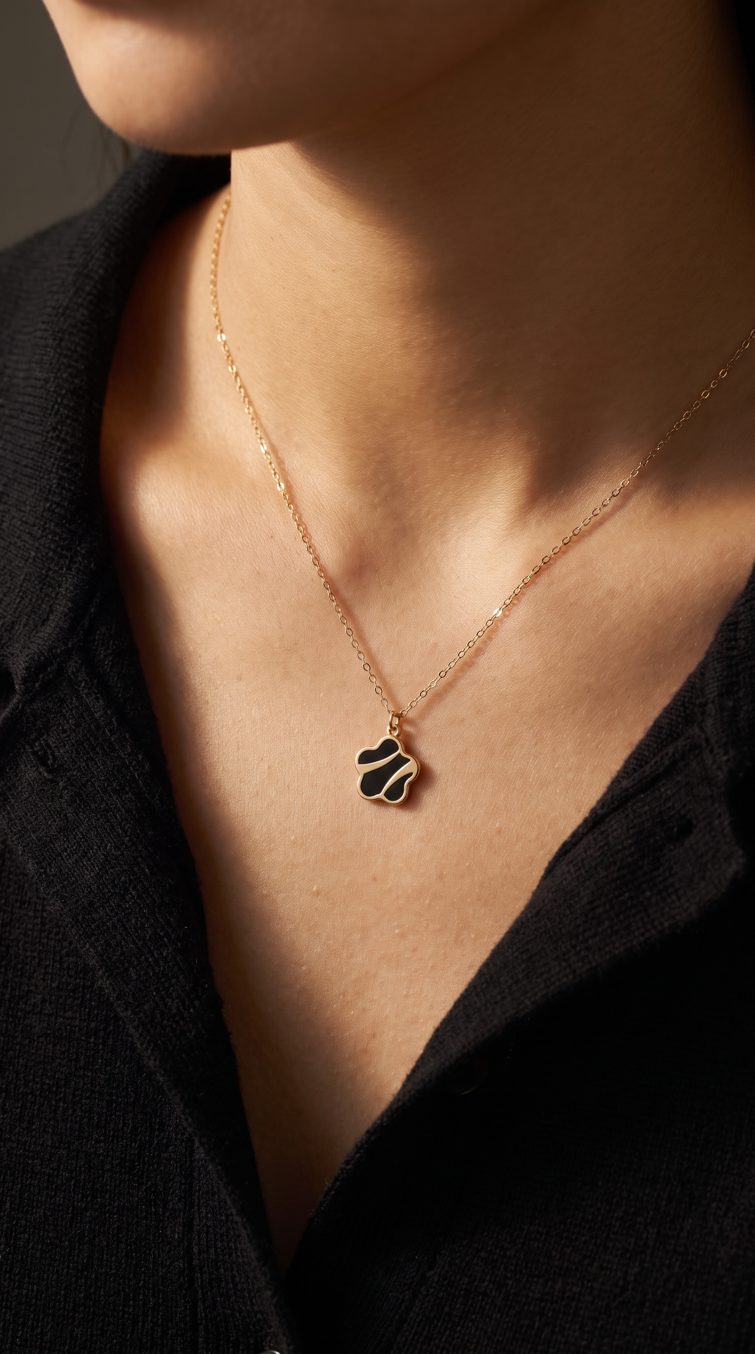 18K Yellow Gold Onyx Pendant Necklace